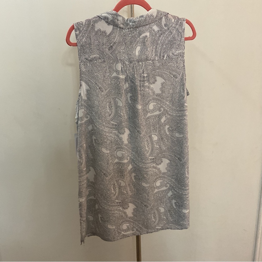 Liz Claiborne  Sleeveless Black and White Floral Blouse Size L NWT - Picture 8 of 10